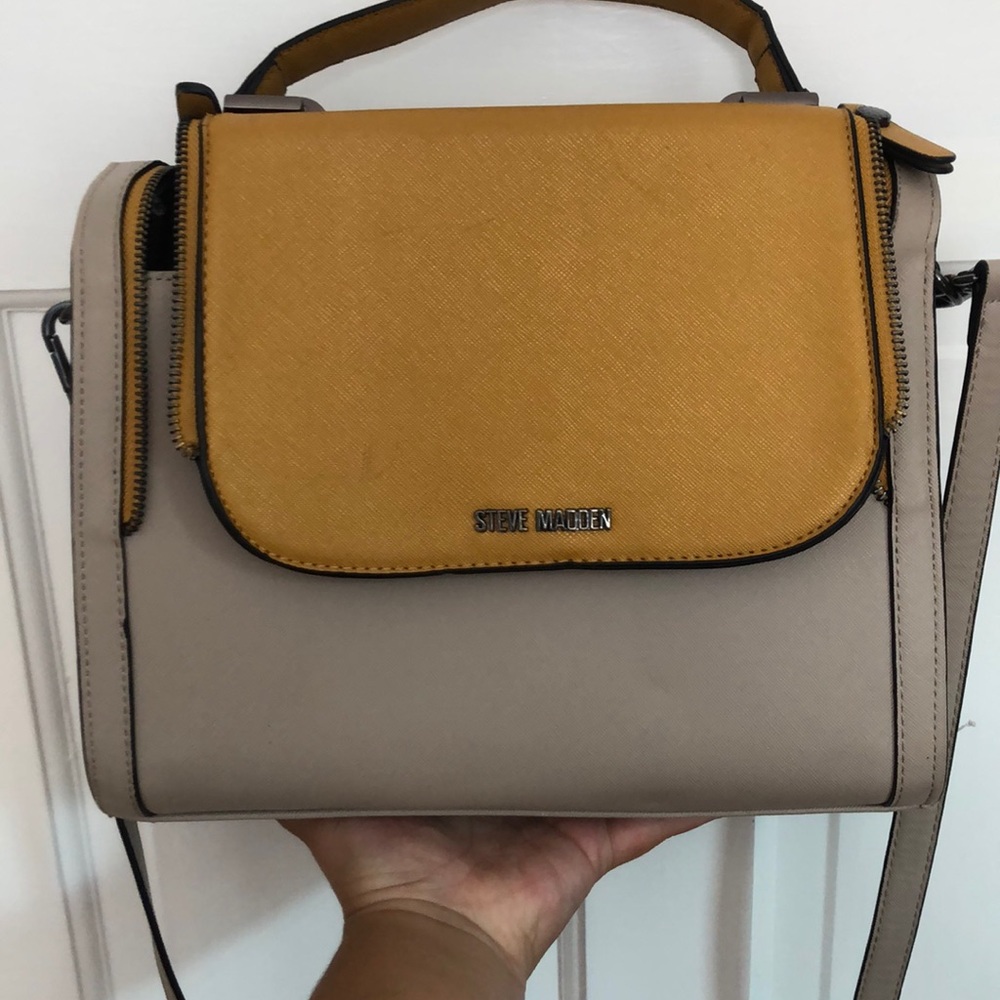Steve Madden Trendy Purse!